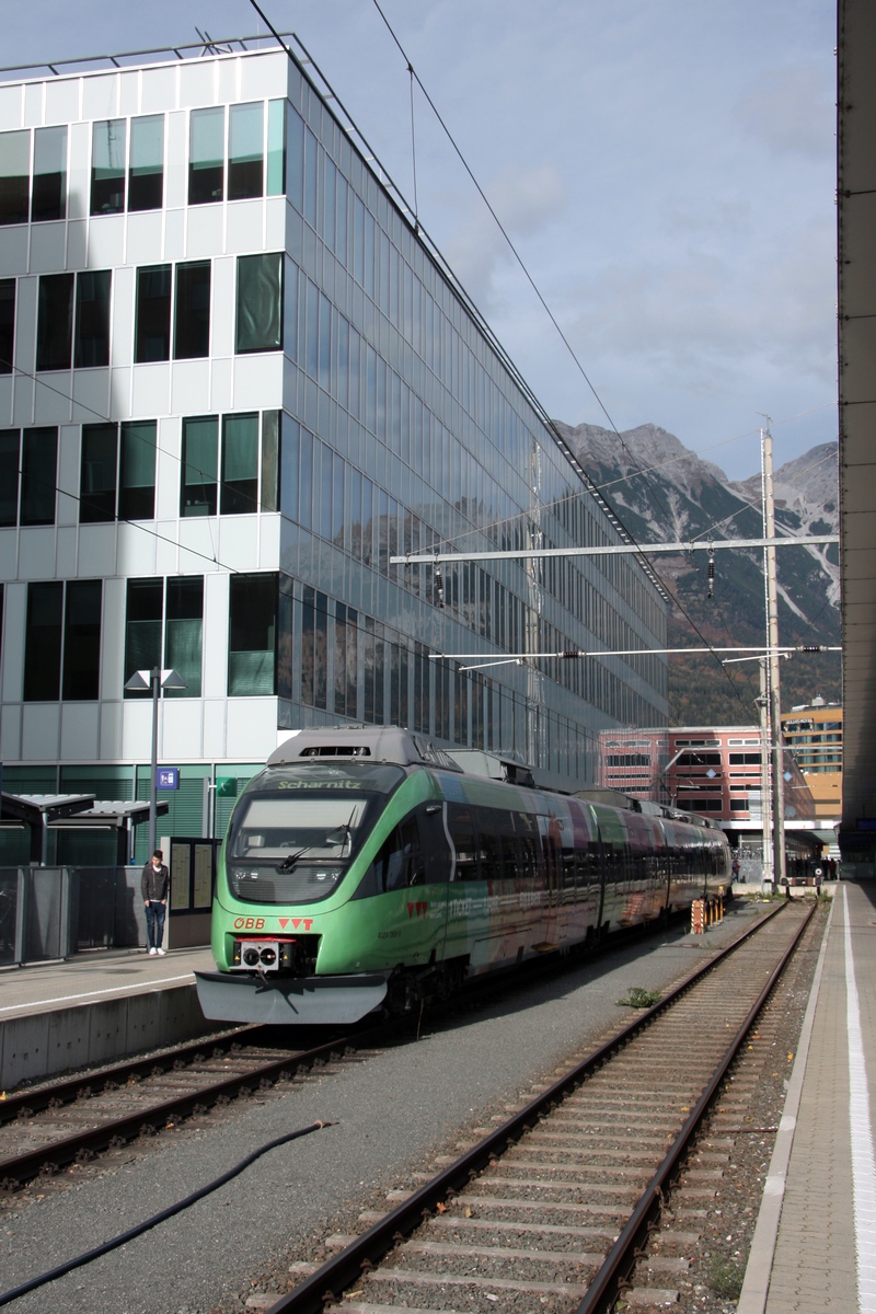 4024 088 als abfahrbereite S5 nach Schiernitz in Innsbruck Hbf am 31.10.2018