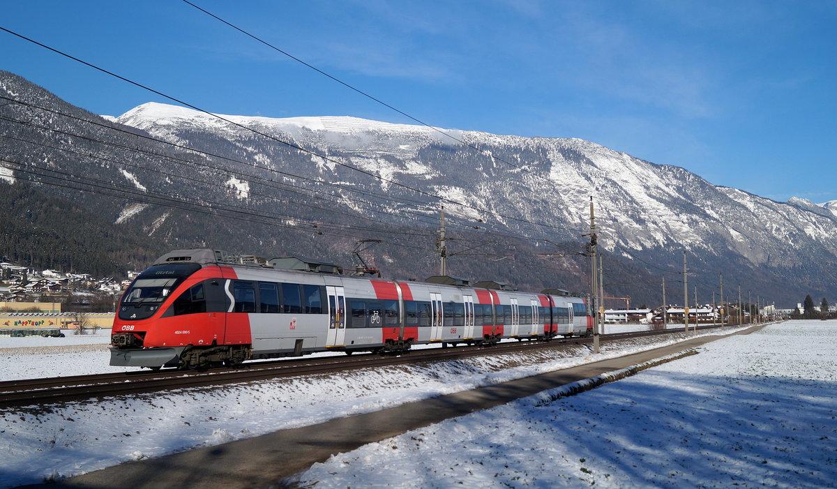 4024 090-5 als S 2 (Jenbach - Ötztal) bei Schwaz, 18.12.2018.