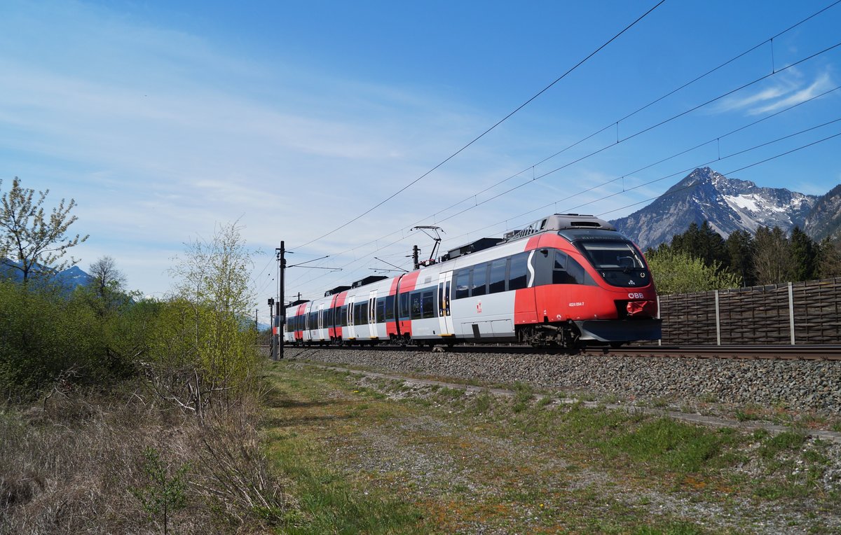 4024 094-7 als S 1 (Innsbruck Hbf - Kufstein) bei Hagau (Kramsach), 16.04.2020.
