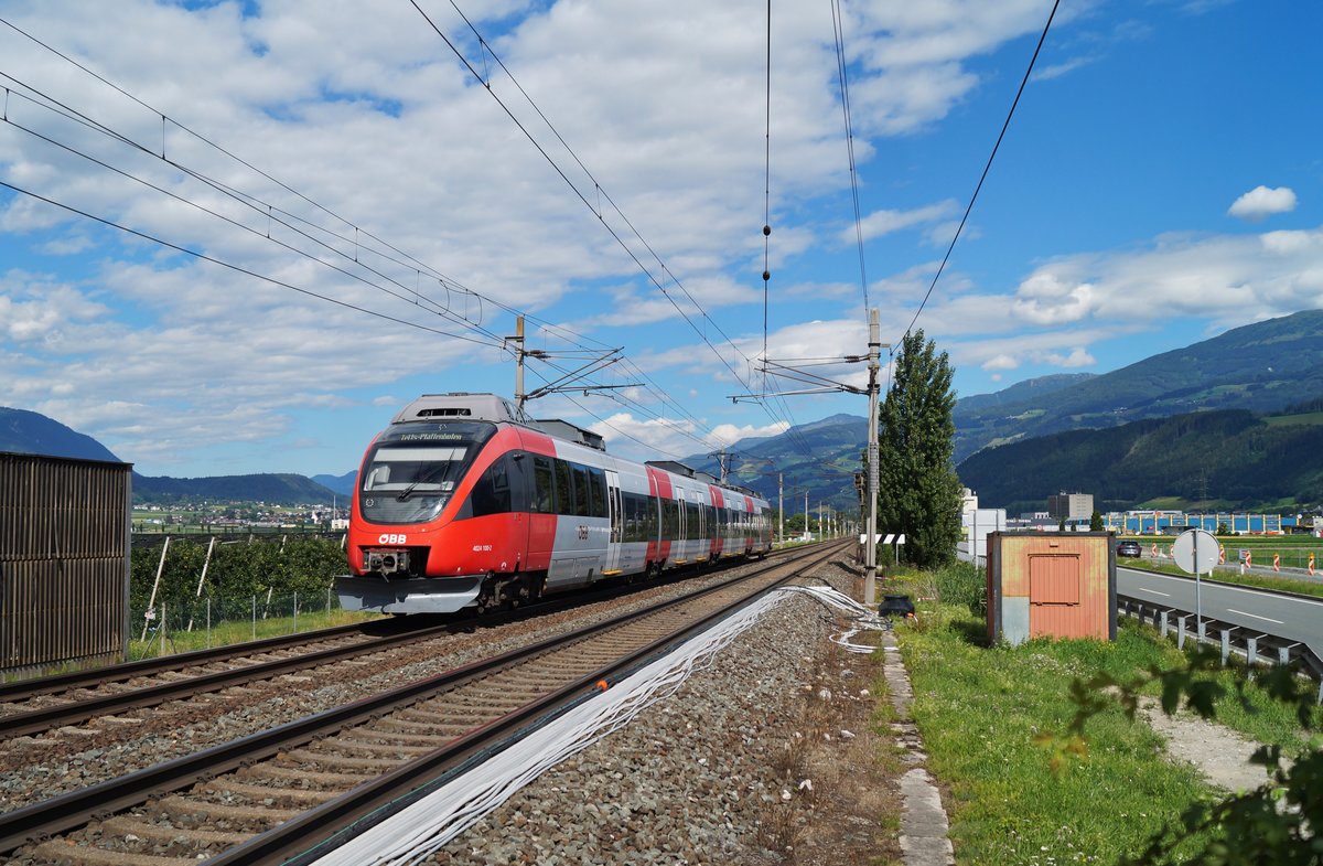 4024 100-2 war am 05.07.2020 auf der S1 von Kufstein nach Zirl eingeteilt (wegen Bauarbeiten nicht bis Telfs-Pfaffenhofen). Am Nachmittag befand er sich als Zug 5122 wiederum auf der Fahrt Richtung Tiroler Oberland und erreichte pünktlich die Haltestelle Rum bei Innsbruck. Erste Vorbereitungen für das inzwischen schon begonnene Projekt einer  Mobilitätsdrehscheibe  sind schon auf dem Bild erkennbar.
