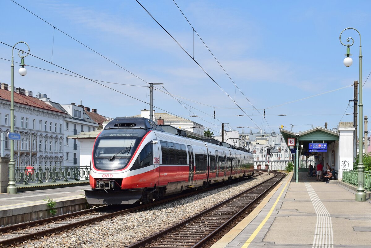4024 101-9 f�hrt in Wien Ottakring aus in Richtung H�tteldorf. Der Bahnhof Ottakring pr�sentiert sich ebenso wie Hernals und Gersthof weitesgehend im Originalzustand.

Wien 26.07.2026