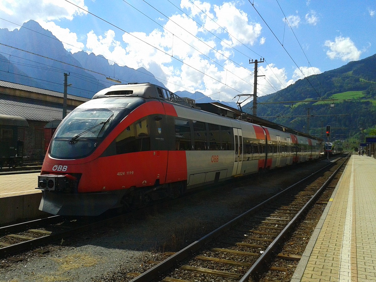 4024 111-9 als R 4863 (Lienz - Spittal-Millstättersee) am 19.9.2015 im Bahnhof Lienz.