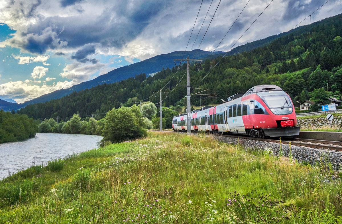 4024 113-5 fährt als S1 4260 (Lienz - Friesach) in die Haltestelle Berg im Drautal ein.
Aufgenommen am 29.6.2017.