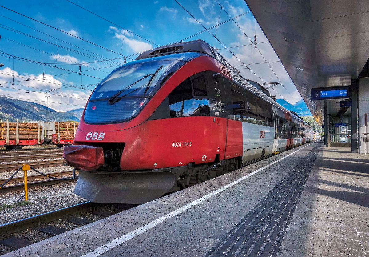 4024 114-3 hat als S1 4853 von Lienz, den Endbahnhof Spittal-Millstättersee erreicht.
Aufgenommen am 6.4.2017.