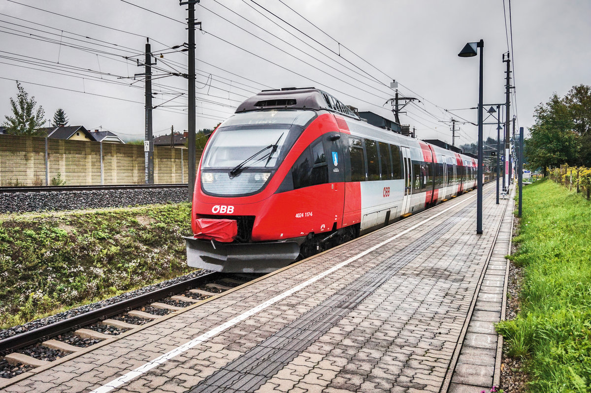 4024 117-6 fährt als S1 4217 (Friesach - Lienz) aus der Haltestelle Lendorf aus.
Aufgenommen am 17.9.2017.