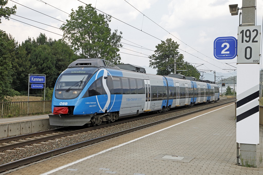 4024 120 als Regionalzug 4482 hlt am 19.08.2013 in der Haltestelle Kammern. 