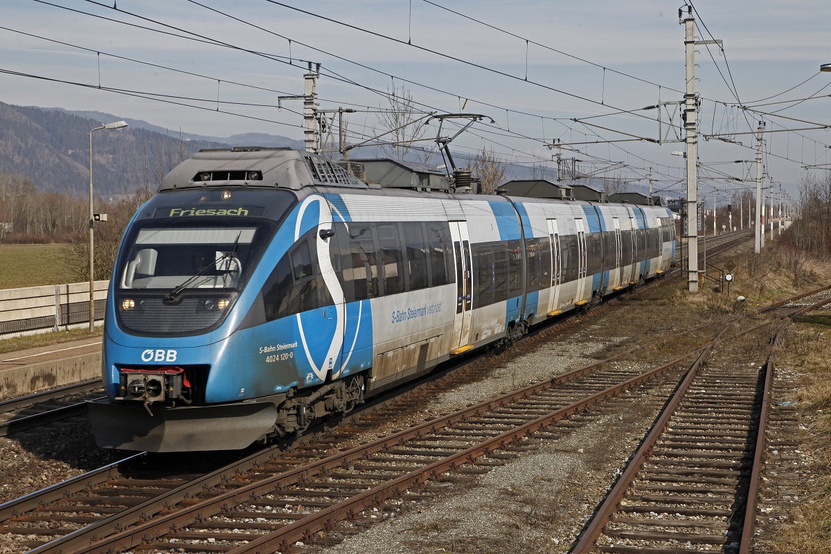 4024 120 fährt am 26.02.2014 als REX1711 in die Haltestelle Kapfenberg Fachhochschule ein.
