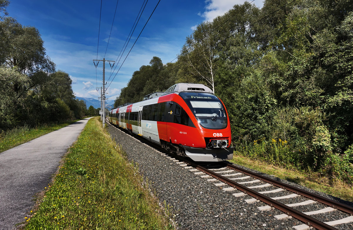 4024 122-6  Sonnenstaadt Lienz  fährt als S1 4236 (Lienz - Friesach), zwischen Dölsach und Nikolsdorf vorüber.
Aufgenommen am 2.9.2016.