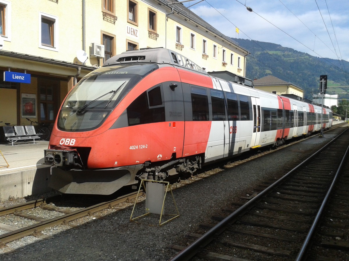 4024 124-2 als R 4608 (Villach Hbf - Sillian) am 19.9.2014 im Bahnhof Lienz.