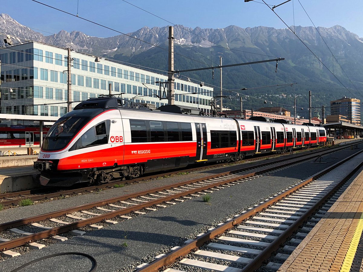4024 124 im neuen CityJet Design kurz nach Ankunft aus Steinach in Tirol. Innsbruck Hbf am 18.06.2021