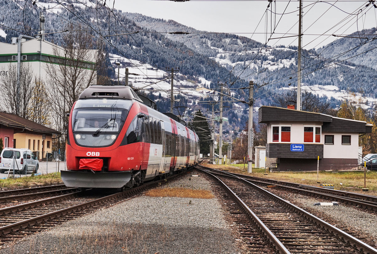 4024 125-9 hat als S1 4229 von Friesach seinen Endbahnhof Lienz erreicht.
Aufgenommen am 9.11.2016.