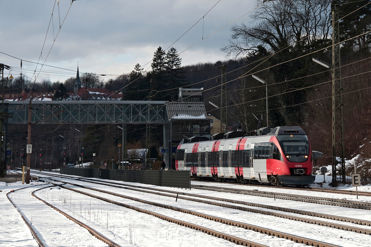 4024 131 verläßt mit dem Schnellbahnzug 20135 Tullnerbach-Pressbaum. Die Aufnahme entstand am 31.01.2015.