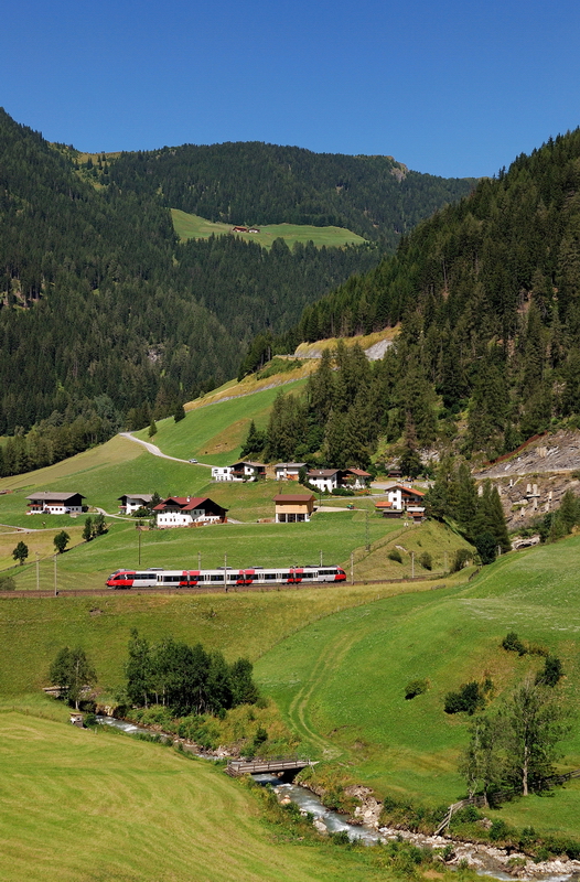 4024 xxx mit REX 5398 in St. Jodok (22.08.2013)