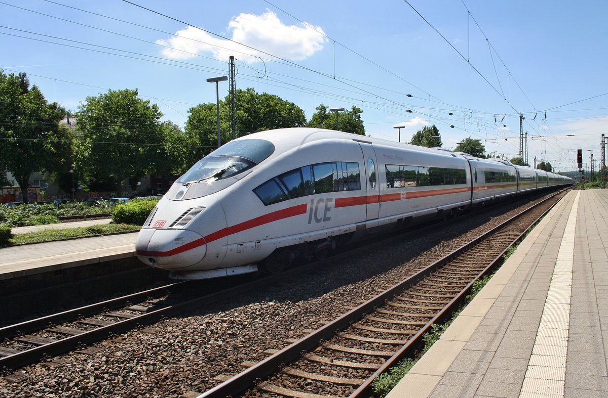 403 001-1  Freiburg im Breisgau  und 403 505-1  Baden-Baden  erreichen am 3.7.2017 als ICE612 von München Hauptbahnhof nach Dortmund Hauptbahnhof den Bochumer Hauptbahnhof.