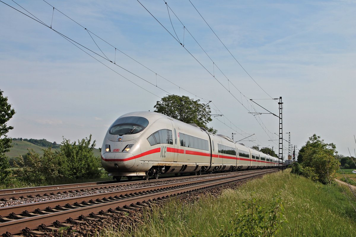 403 009-4  Aalen  am 12.05.2015 zusammen mit 403 533-3  Esslingen am Neckar  als ICE ___ (Basel SBB - Köln Hbf/Dortmund Hbf) bei Hügelheim und fuhren gen Freiburg.