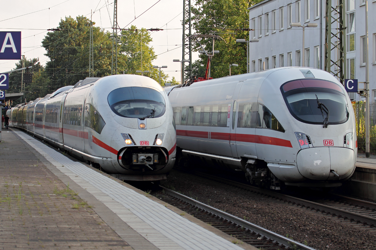 403 011-0 als ICE 924 nach Münster Hbf. und 411 064-9 als ICE 1529 nach Köln Hbf. in Recklinghausen 25.7.2014