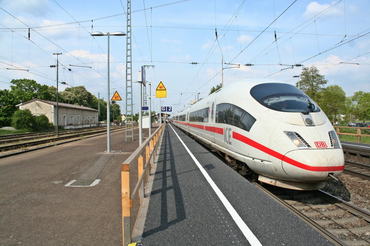 403 012-5 und 403 002-9 als ICE 107 von Dortmund nach Basel SBB am Nachmittag des 25.04.14 bei der Einfahrt in Mllheim (Baden).