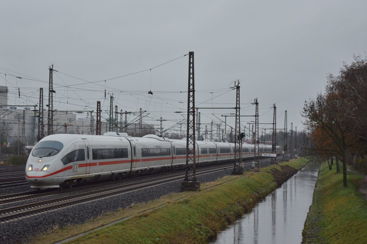 403 023  Schaffhausen  (ICE 3 Redesign) als ICE 517 in Düsseldorf-Derendorf am 23.12.2017.