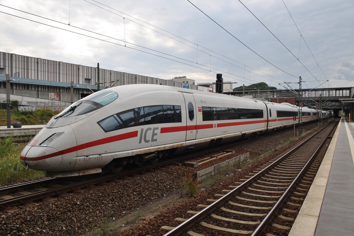 403 024-3  Fürth  und 403 030-0  Göttingen  fahren am 31.7.2016 als ICE846 nach Köln Hauptbahnhof in Berlin Gesundbrunnen ein.