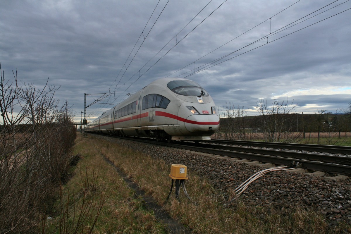 403 063-1 als ICE 505 von Kln Hbf nach Basel SBB am Nachmittag des 06.01.14 bei Hgelheim. Normal verkehrt der Zug zusammen mit dem ICE 105 aus Amsterdam bis Basel SBB. Da es in Ln aber wohl wieder technische oder zeitliche Probleme gab, fuhren die beiden Zge an diesem Tag getrennt voneinander.