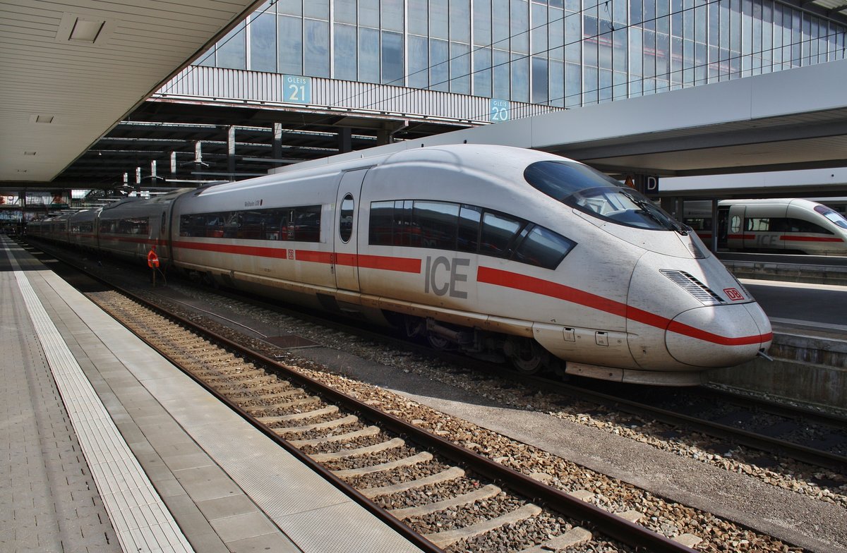 403 063-1  Weilheim i.OB  wartet am 15.8.2017 als ICE528 von München Hauptbahnhof nach Dortmund Hauptbahnhof im Startbahnhof auf Abfahrt.