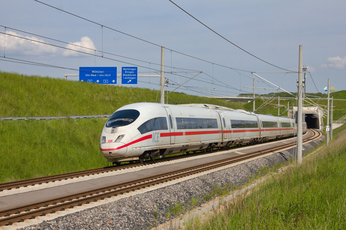 403 320  Weil am Rhein  als ICE ICE 562 München-Saarbrücken am 21.05.2023 bei Merklingen. 
