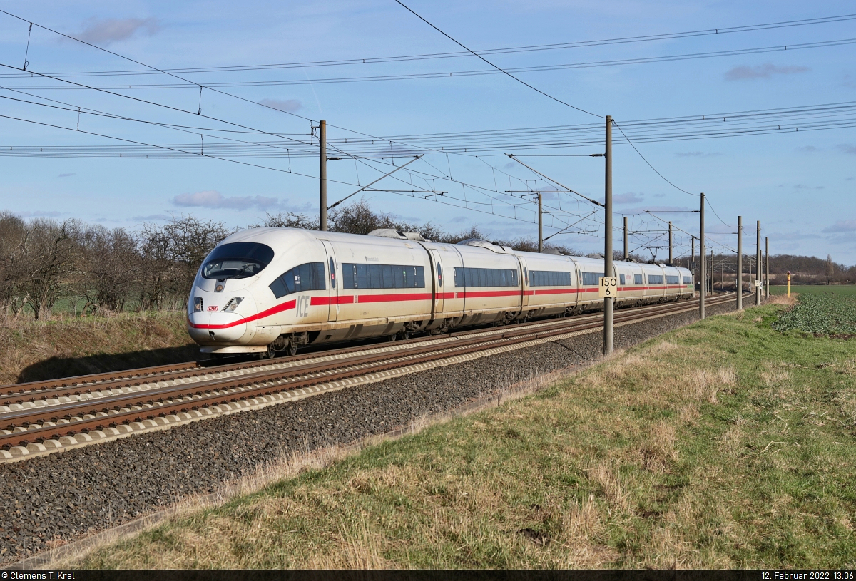 403 502-8 (Tz 302  Hansestadt Lübeck ) unterwegs bei Hohenthurm.

🧰 DB Fernverkehr
🚝 ICE 1005 (Linie 29) Hamburg-Altona–München Hbf
🕓 12.2.2022 | 13:06 Uhr