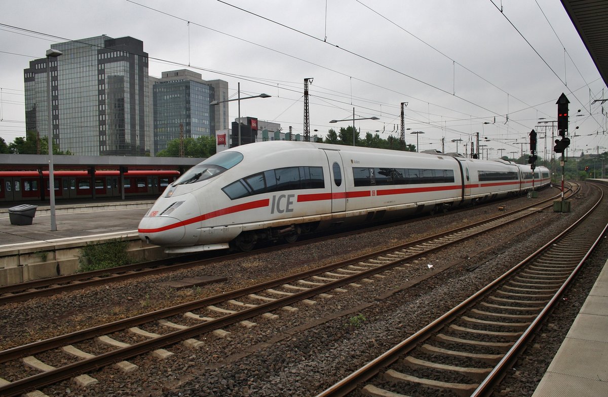 403 509-3  Aalen  und 403 030-0  Göttingen  erreichen am 2.7.2017 als ICE517 von Dortmund Hauptbahnhof nach München Hauptbahnhof den Essener Hauptbahnhof.