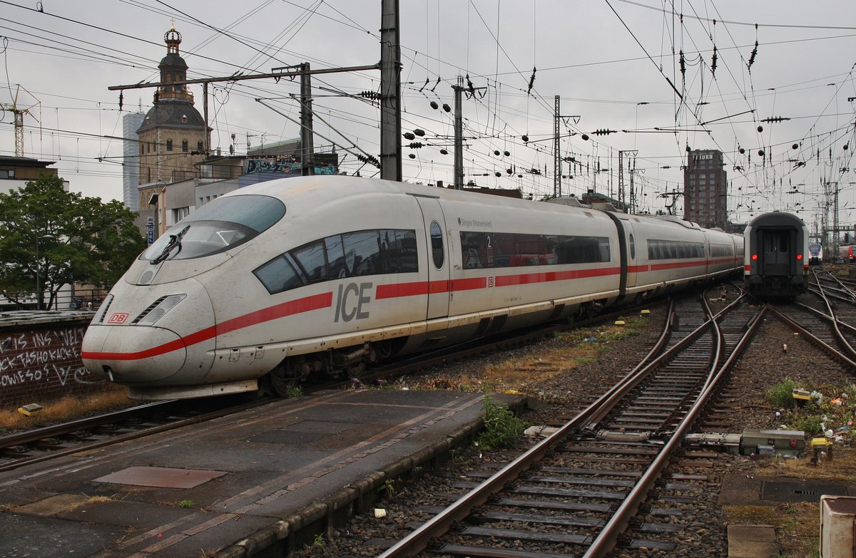 403 515-0  Singen(Hohentwiel)  hat am 1.7.2017 als ICE816 von Frankfurt(Main) Hauptbahnhof den Kölner Hauptbahnhof erreicht. Soeben wird dieser in Richtung Westen/BW verlassen. 