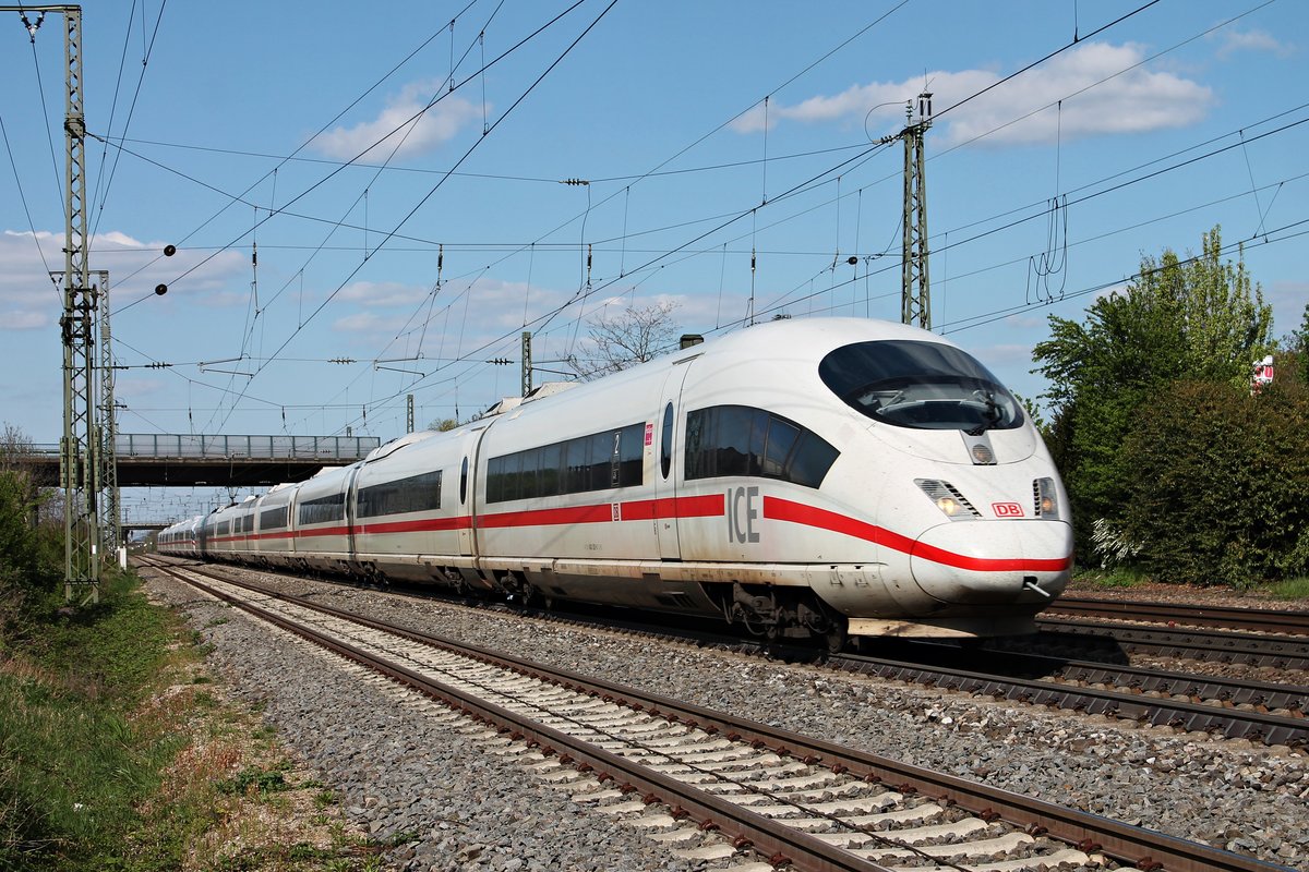 403 520-0 zusammen mit 403 523-4  Schaffhausen  am 18.04.2015, als sie zusammen in Richtung Basel durch den Bahnhof Müllheim (Baden) fuhren.
