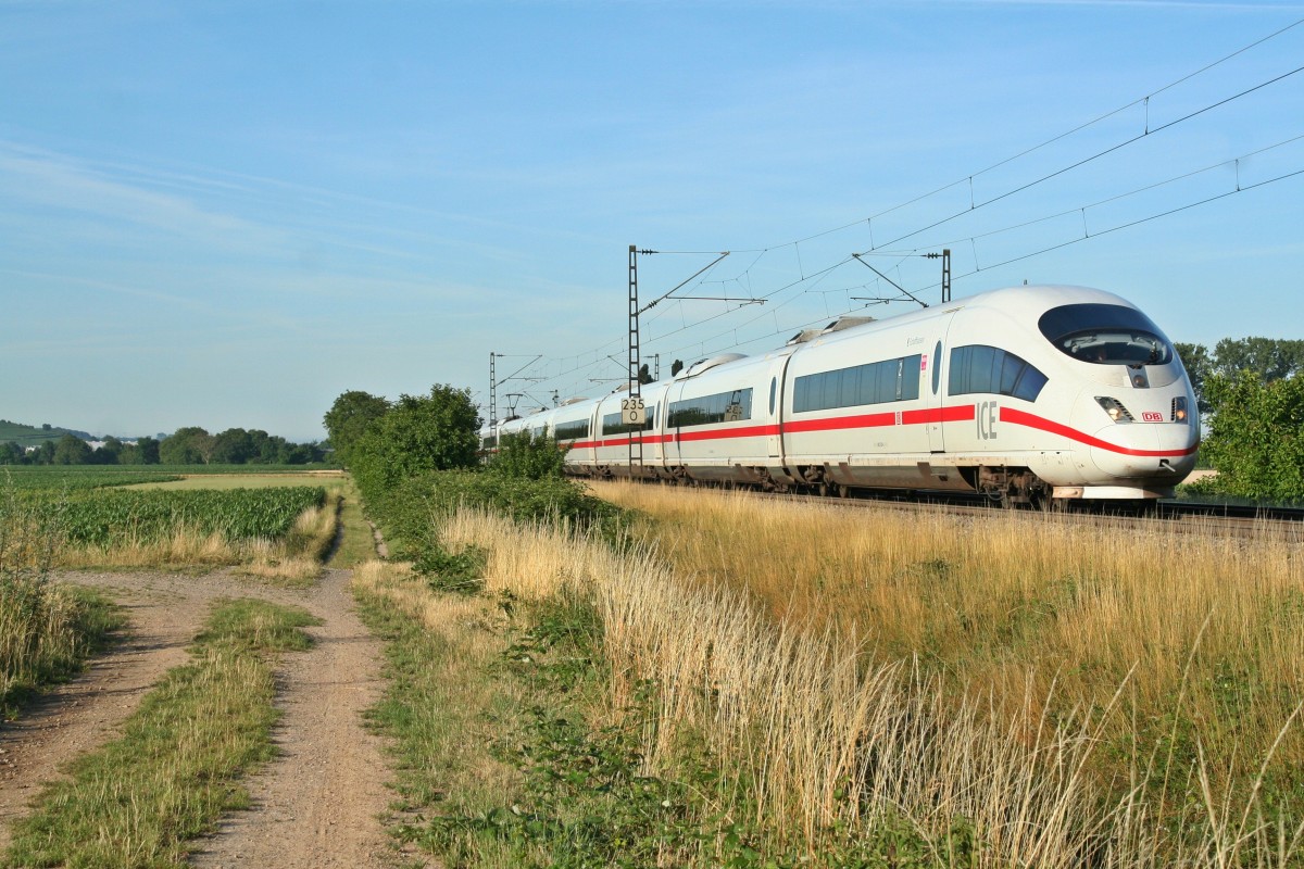403 523-4 und 403 530-9 als ICE 202 auf dem Weg von Basel SBB nach Dortmund Hbf am Morgen des 03.07.14 s�dlich von H�gelheim.