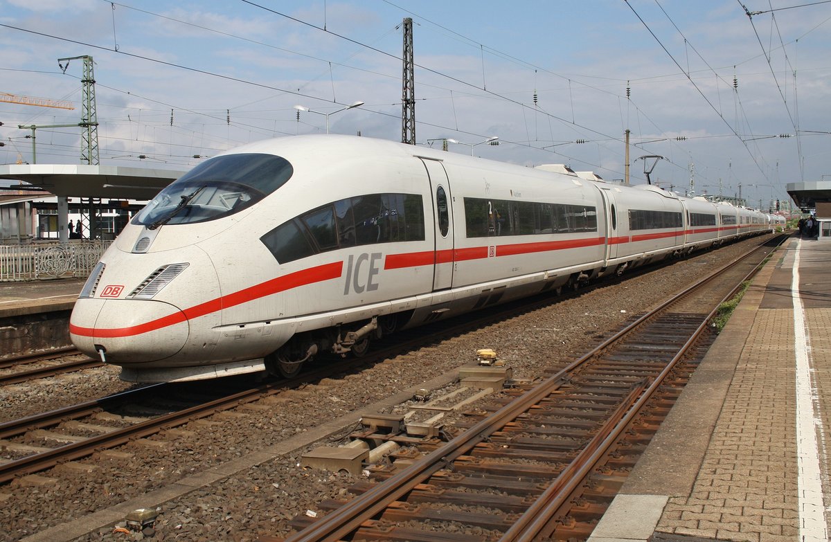 403 528-3  Aachen  und 403 022-7  München  durchfahren am 2.7.2017 als ICE201 von Köln Hauptbahnhof nach Basel SBB den Bahnhof Köln Messe/Deutz.