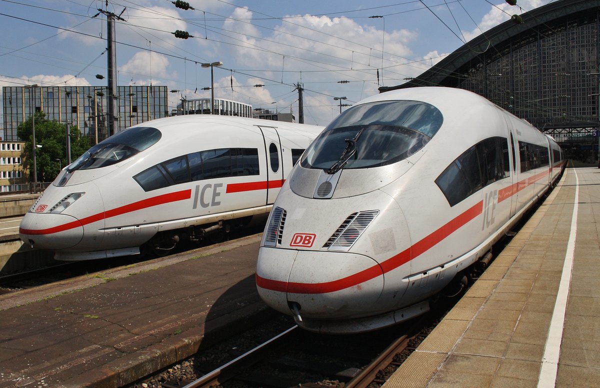 403 531-7  Westerland/Sylt  trifft am 4.7.2017 als ICE109 von Dortmund Hauptbahnhof nach Basel SBB im Kölner Hauptbahnhof auf 403 022-7  München  als ICE817 von Köln Hauptbahnhof nach Frankfurt(Main) Hauptbahnhof. 