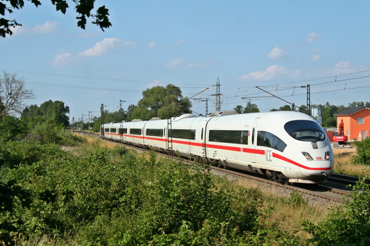 403 537-4 als ICE 109 von Dortmund Hbf nach Basel SBB am Nachmittag des 25.06.14 sdlich von Buggingen.
