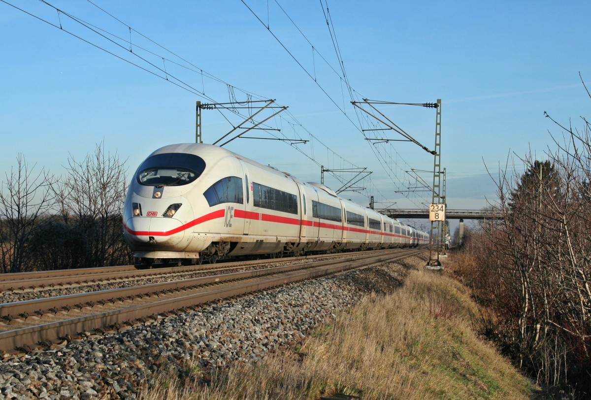 403 553-1 und 403 516-8 als ICE 101 von Dortmund Hbf nach Basel SBB am Morgen des 31.12.13 bei Hgelheim.