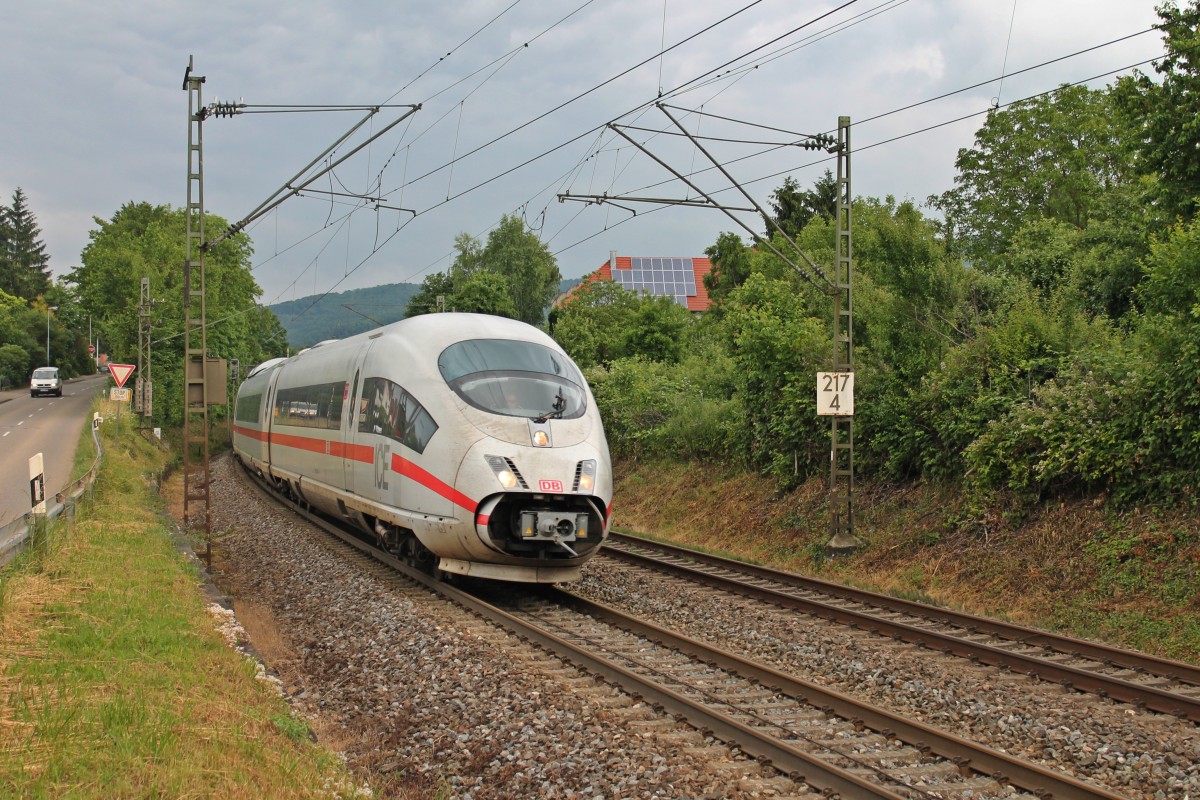 403 555-6 zusammen mit 403 012-8  Montabauer  von Dortmund Hbf/Kln Hbf nach Basel SBB und dabei fuhren sie auch durch die Sdkurve von Schallstadt.