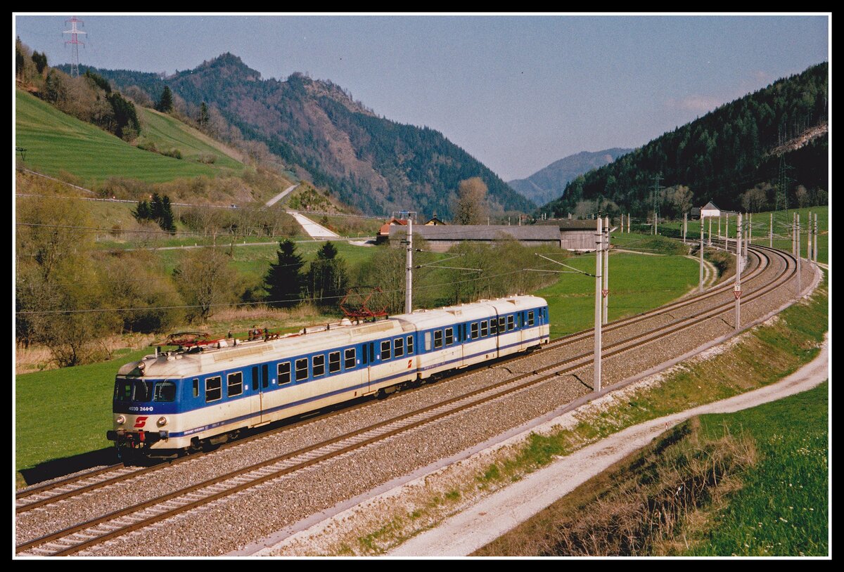 4030 244 als R4480 bei Wald am Schoberpaß am 1.05.2002.