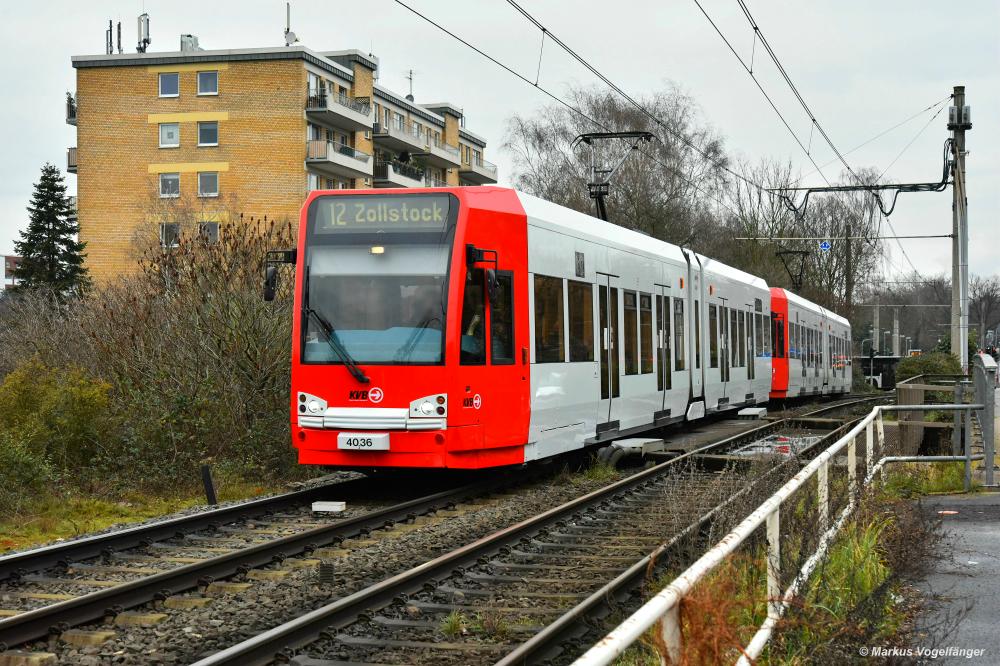 4036 wurde erneut in die aktuellen KVB-Farben lackiert. Hier auf der Neusser Straße am 05.01.2020.