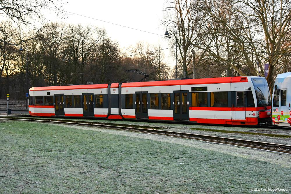 4037 wurde die Teilreklame  Wallburger Fenster  entfernt. Hier zu sehen am Aachener Weiher am 04.02.2019.