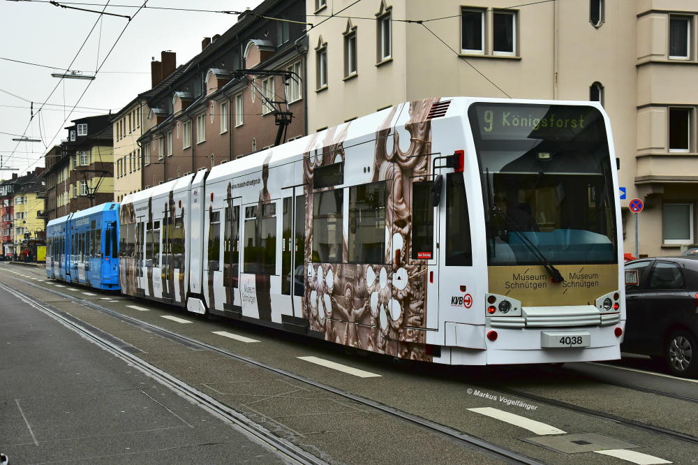 4038 trägt eine neue Ganzgestaltung für das  Museum Schnütgen . Hier zu sehen auf der Zülpicher Straße am 29.10.2014.