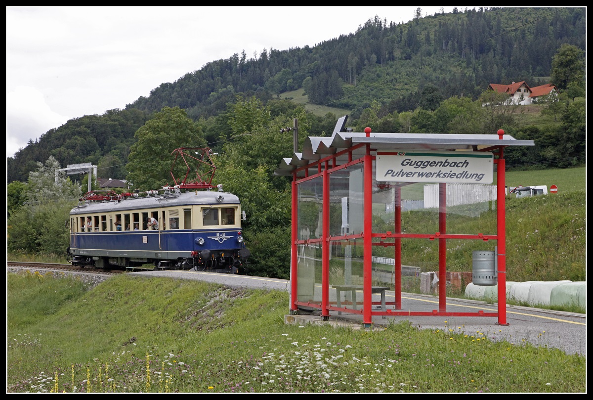 4042.01 als Sonderzug in Guggenbach - Pulverwerksiedlung am 4.08.2019.