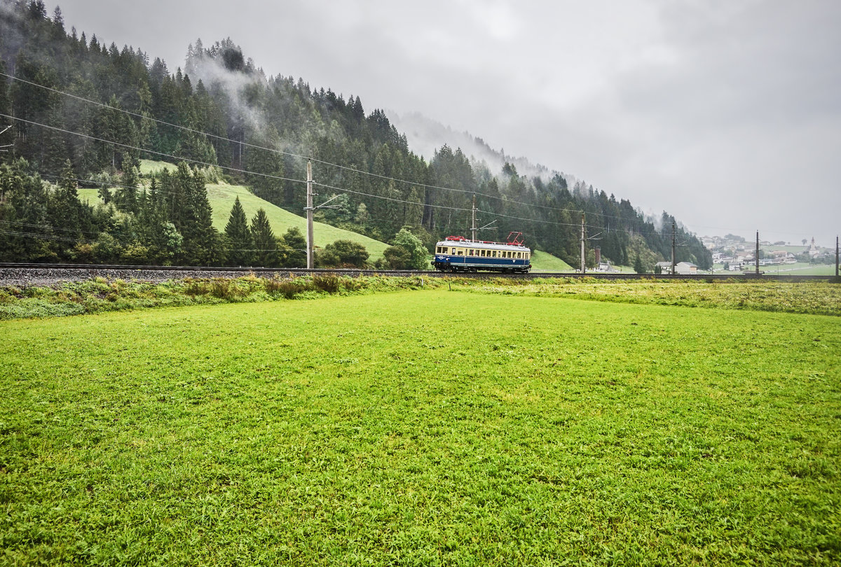 4042.01 der NBiK fährt als SR (Lienz - Sillian) kurz vor der Haltestelle Tassenbach vorüber.
Aufgenommen am 16.9.2017.