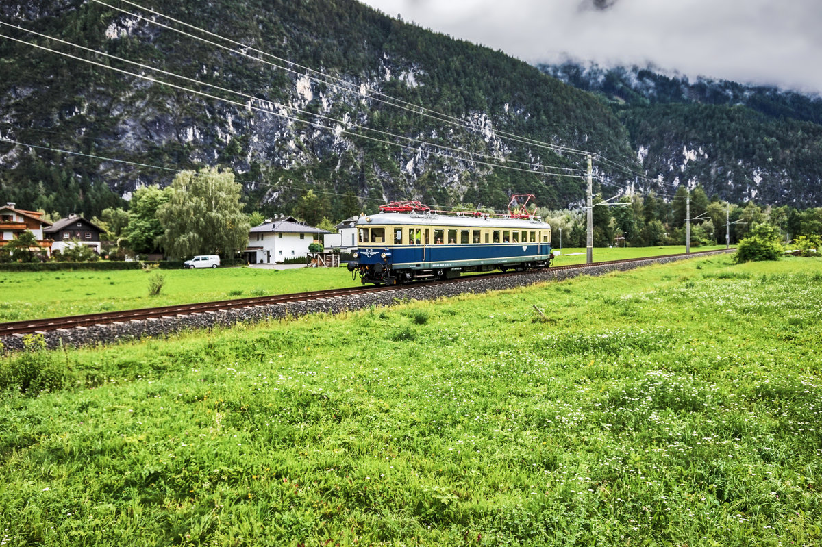 4042.01 der NBiK fährt als SR (Sillian - Lienz), bei Leisach vorüber 
Aufgenommen am 16.9.2017.