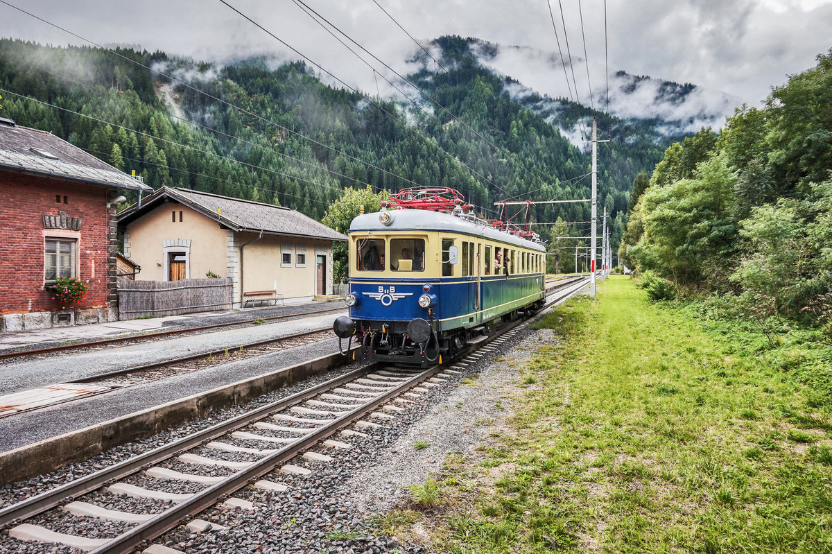 4042.01 der NBiK hält als SR (Sillian - Lienz), im Bahnhof Abfaltersbach. 
Aufgenommen am 16.9.2017.
