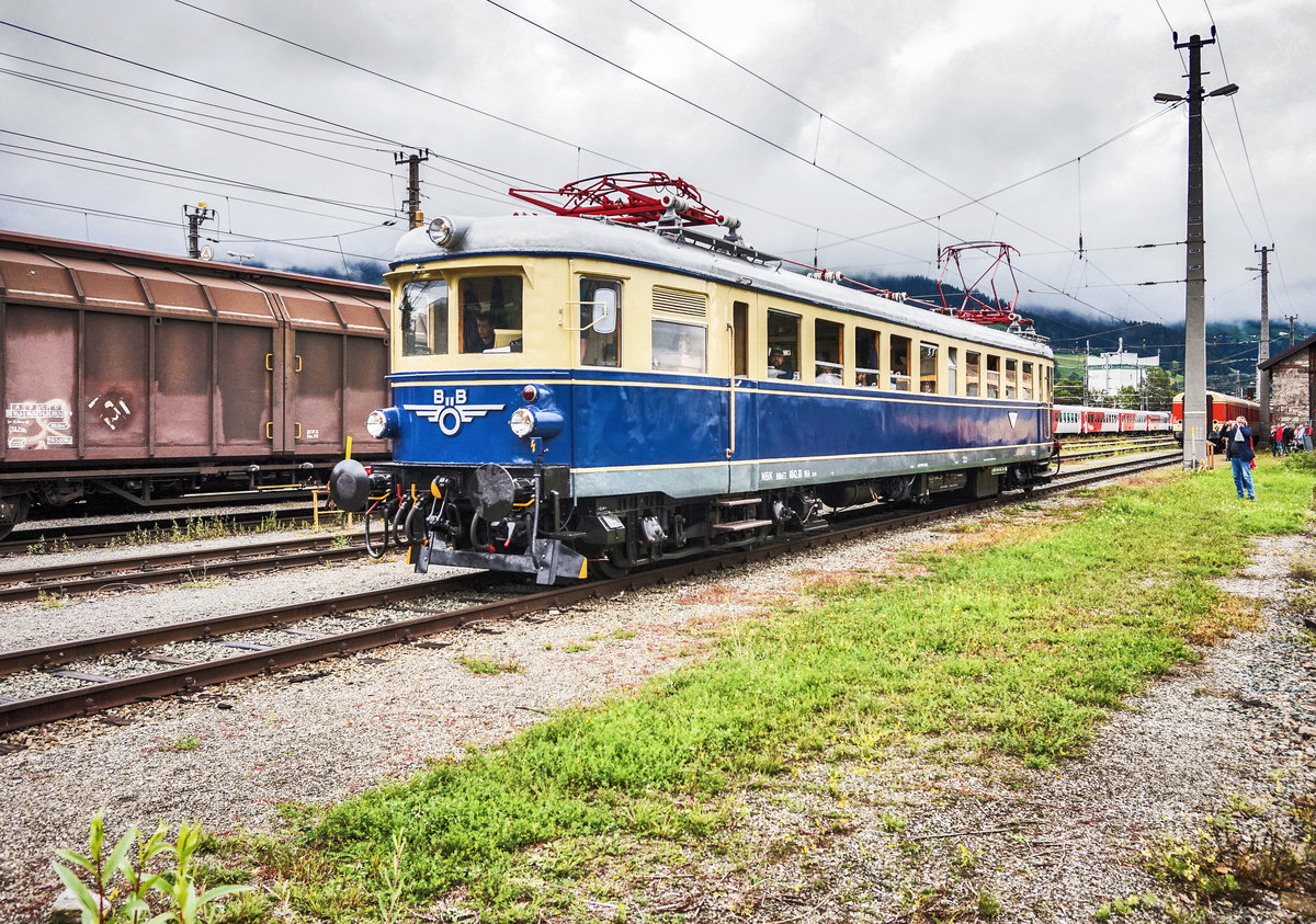 4042.01 der NBiK steht am 16.9.2017 beim Heizhaus der Lienzer Eisenabhnfreunde im Bahnhof Lienz.