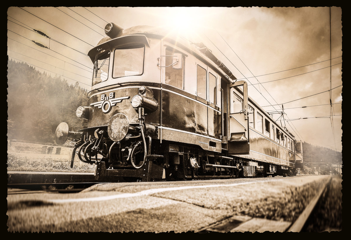 4042.01 der NBiK wartet im Bahnhof Sillian auf die Abfahrt als SR zurück nach Lienz.
Aufgenommen am 16.9.2017, oder doch etwas früher ;-)