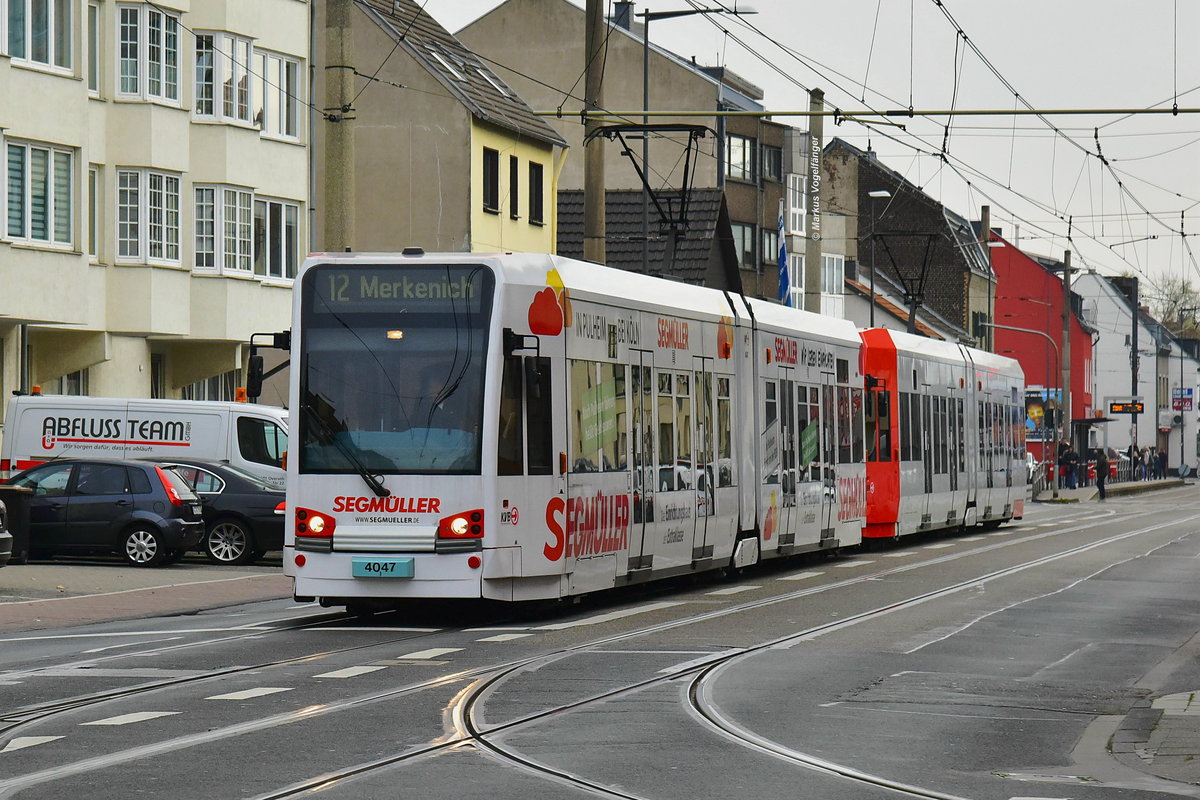 4047 auf der Neusser Straße am 22.11.2018.