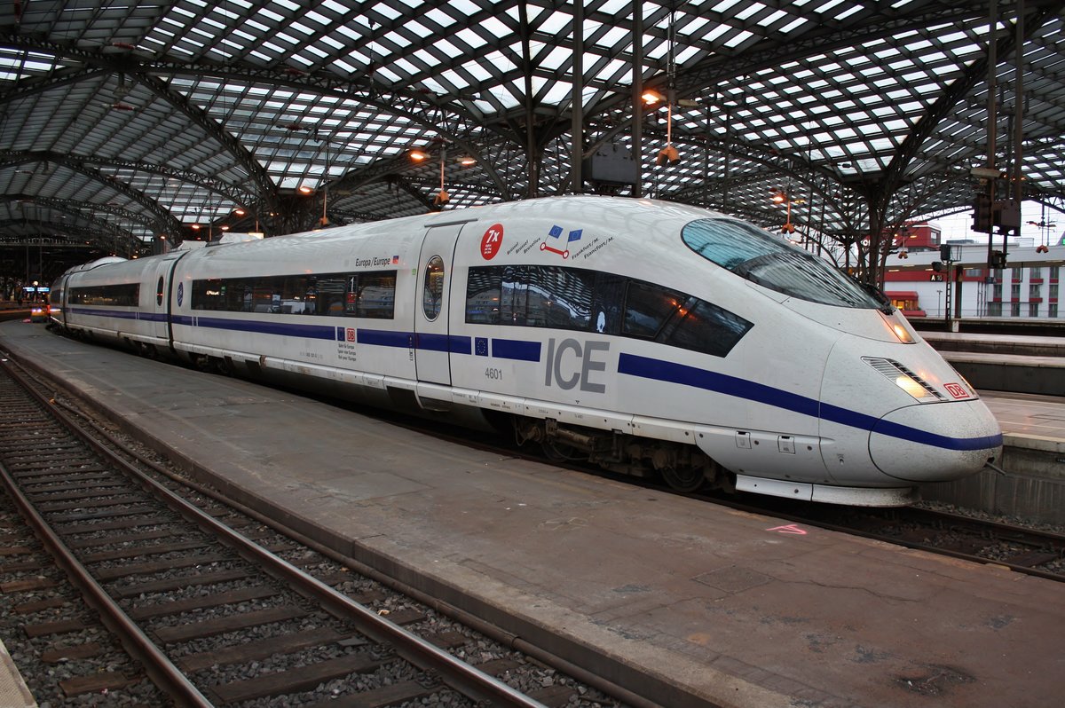 406 001-8  Europa  wartet am 27.05.2019 als ICE811 von Köln Hauptbahnhof nach Frankfurt(Main) Hauptbahnhof in der Domstadt auf Abfahrt. 