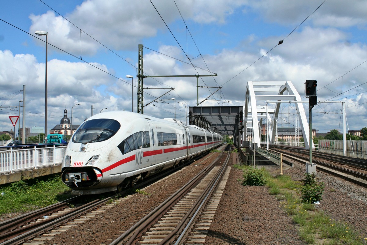 406 085-1 auf dem Weg als ICE 9554 von Frankfurt (Main) Hbf nach Paris Est am Nachmittag des 24.05.14 in Ludwigshafen (Rhein) Mitte.