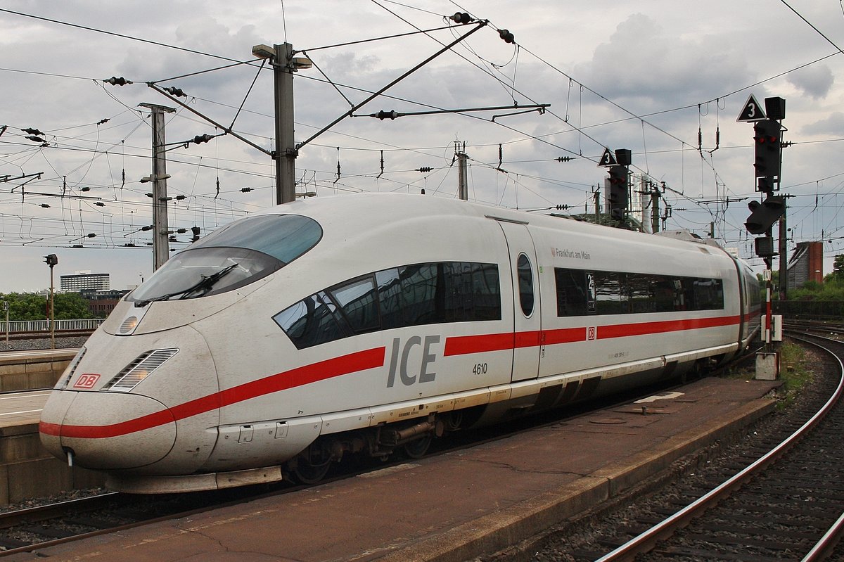 406 510-8  Frankfurt am Main  fährt am 3.7.2017 als ICE129 von Amsterdam Centraal nach Frankfurt(Main) Hauptbahnhof in den Kölner Hauptbahnhof ein.